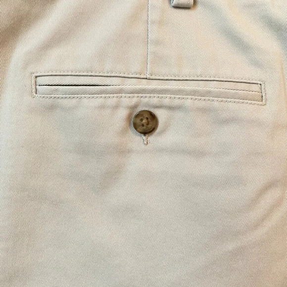 L.L. Bean Mens Size 40 8" Natural Fit Wrinkle-Free Flat Front Ivory Chino Shorts - Picture 11 of 16